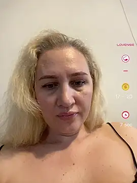 YourBlondee online show from June 12, 12:30 am