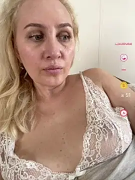 YourBlondee online show from June 18, 10:20 am