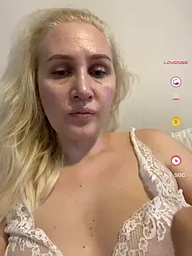 YourBlondee online show from June 17, 1:54 pm
