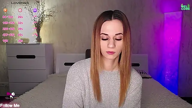 Snapshot of ItsAlisia chatting on February 22, 6:39 am ItsAlisia online show from February 22, 6:39 am