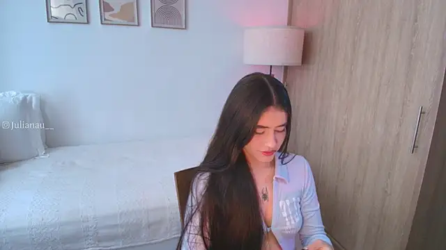Snapshot of iriswest_ chatting on October 19, 7:38 pm iriswest online show from October 19, 7:38 pm