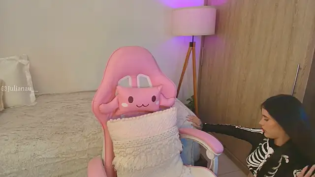 iriswest  online show from October 25, 12:10 am