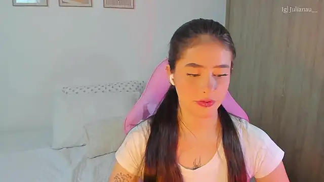 Snapshot of iriswest_ chatting on March 14, 2:20 am iriswest online show from March 14, 2:20 am