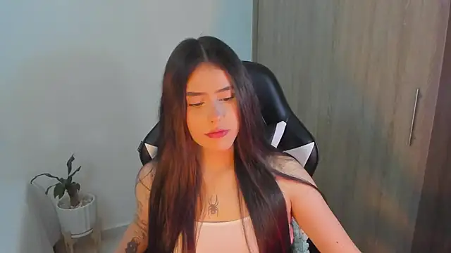 Snapshot of iriswest_ chatting on February 21, 1:44 am iriswest online show from February 21, 1:44 am