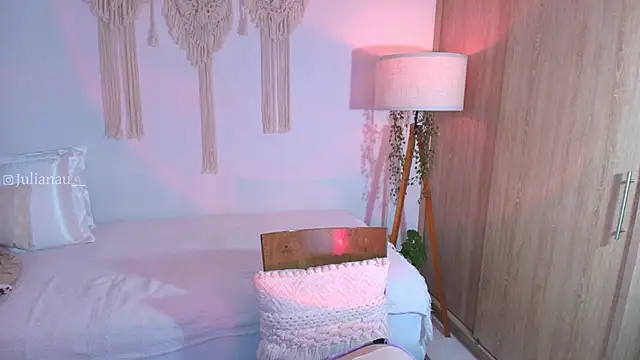 iriswest  online show from November 17, 12:36 am