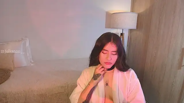 iriswest  online show from October 31, 11:55 pm