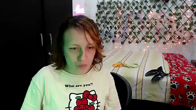 kittykalor09 online show from March 28, 1:28 am