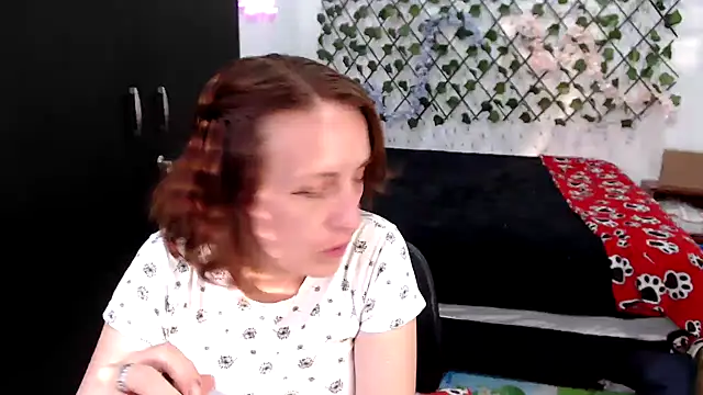 kittykalor09 online show from April 3, 10:38 pm