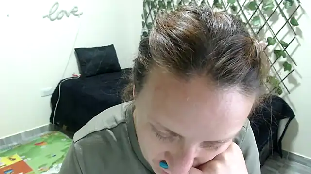 kittykalor09 online show from May 25, 1:38 am