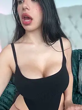 LoveLillyy online show from March 3, 9:15 pm