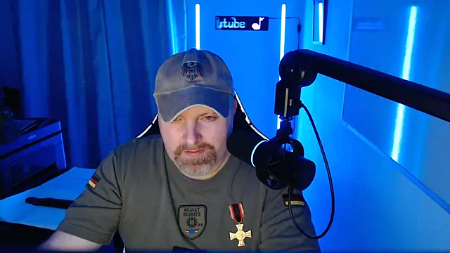 Snapshot of DerPornoPete chatting on September 10, 9:36 pm DerPornoPete online show from September 10, 9:36 pm