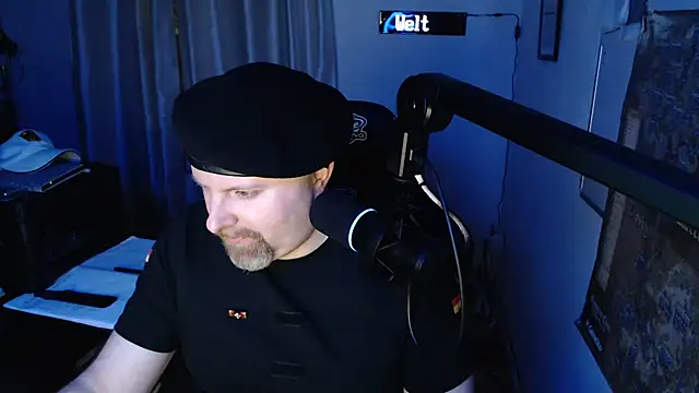 Snapshot of DerPornoPete chatting on March 9, 12:21 am DerPornoPete online show from March 9, 12:21 am