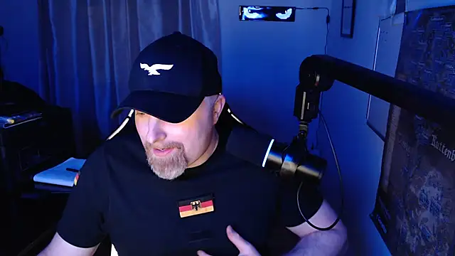 Snapshot of DerPornoPete chatting on March 20, 12:30 am DerPornoPete online show from March 20, 12:30 am