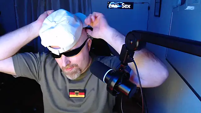 Snapshot of DerPornoPete chatting on January 23, 1:30 am DerPornoPete online show from January 23, 1:30 am