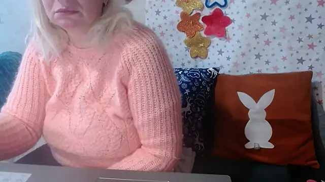 QueenLana online show from December 15, 11:16 am