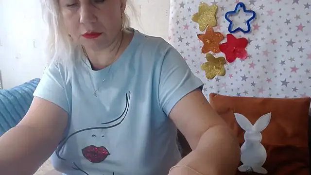 QueenLana online show from November 13, 9:35 am