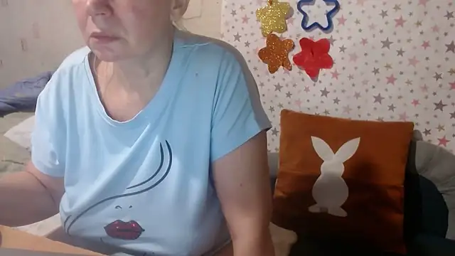 QueenLana online show from December 1, 5:52 am