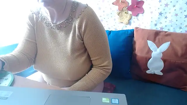 QueenLana online show from April 24, 6:37 am