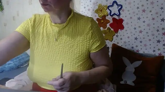 QueenLana online show from December 18, 4:28 am