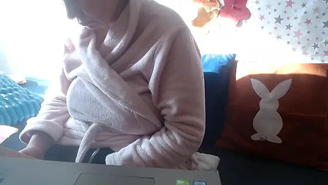 QueenLana online show from April 18, 4:59 am