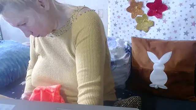 QueenLana online show from October 29, 5:39 am