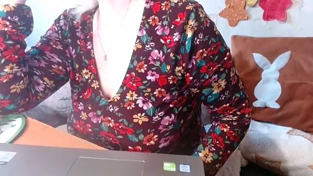 QueenLana online show from March 21, 3:35 pm