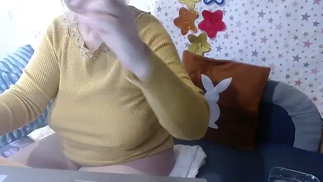 QueenLana online show from December 4, 7:51 am