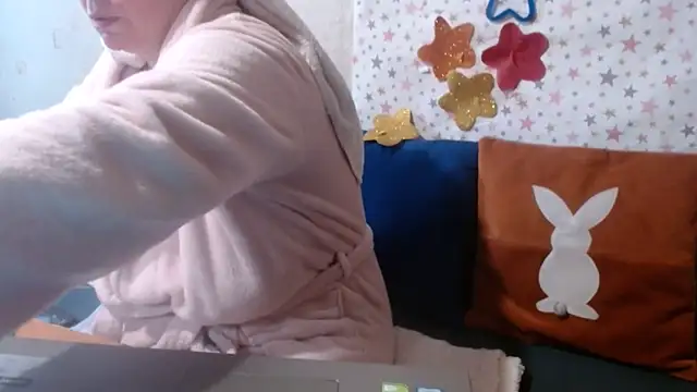 QueenLana online show from May 14, 9:06 am