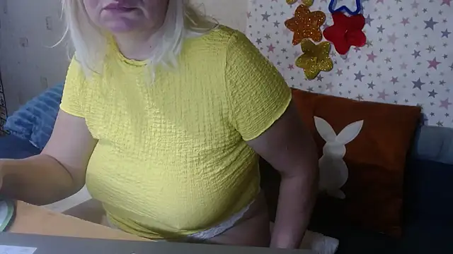 QueenLana online show from November 15, 5:11 am