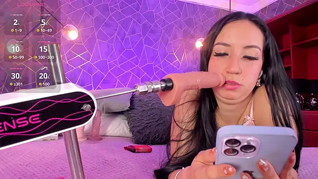 danaythamara1 online show from November 4, 7:23 am