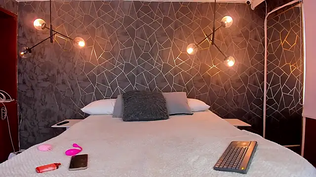 danaythamara1 online show from October 9, 7:25 pm