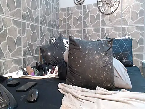 THREEHOLESPLEASURE99 online show from February 11, 9:36 pm