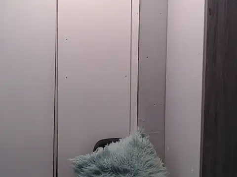 THREEHOLESPLEASURE99 online show from February 6, 6:37 pm