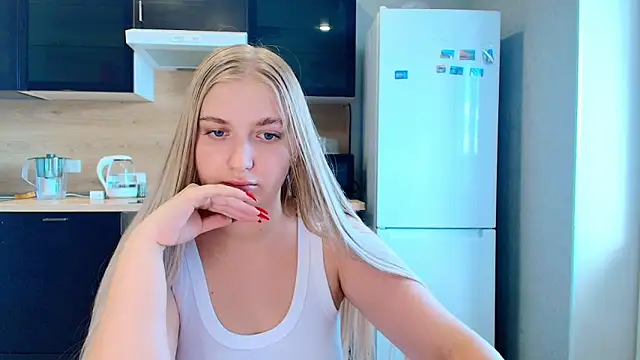 Snapshot of Adr1ana_ chatting on September 28, 10:22 am Adr1ana online show from September 28, 10:22 am