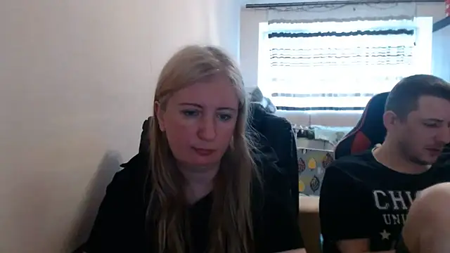 Snapshot of PeterAndJen chatting on May 23, 5:50 am PeterAndJen online show from May 23, 5:50 am