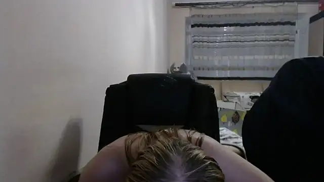 Snapshot of PeterAndJen chatting on May 25, 6:17 pm PeterAndJen online show from May 25, 6:17 pm