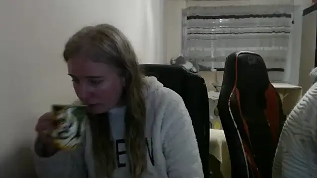 PeterAndJen online show from February 16, 8:29 pm