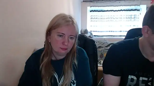 Snapshot of PeterAndJen chatting on April 30, 5:47 am PeterAndJen online show from April 30, 5:47 am