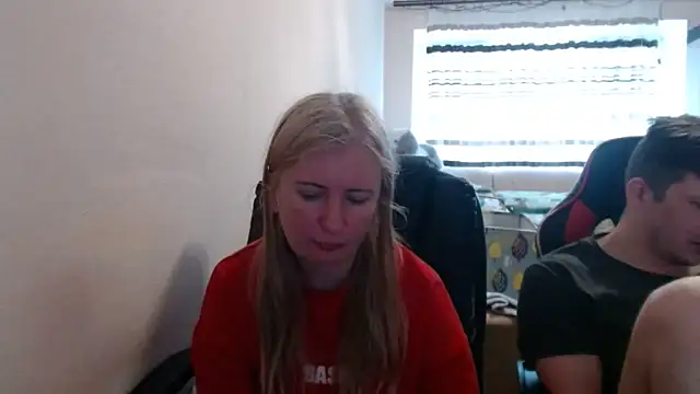 Snapshot of PeterAndJen chatting on May 6, 7:45 am PeterAndJen online show from May 6, 7:45 am