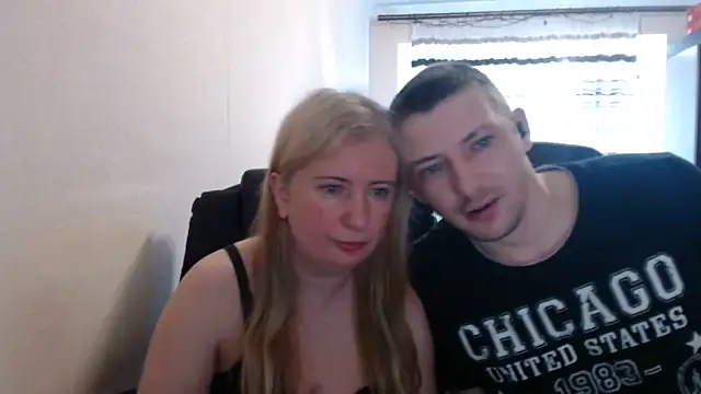 Snapshot of PeterAndJen chatting on June 17, 6:13 am PeterAndJen online show from June 17, 6:13 am