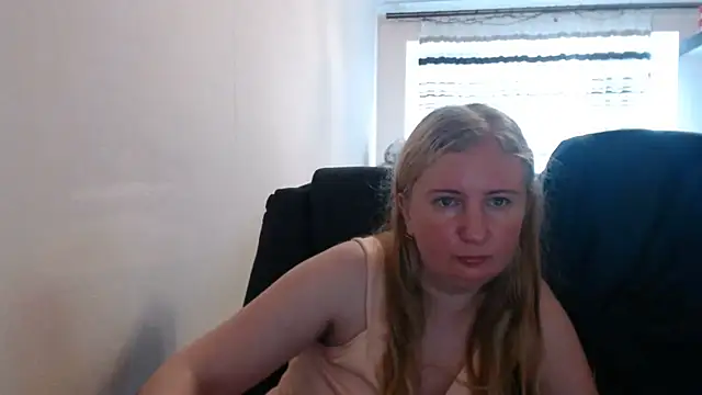 Snapshot of PeterAndJen chatting on June 30, 4:18 pm PeterAndJen online show from June 30, 4:18 pm