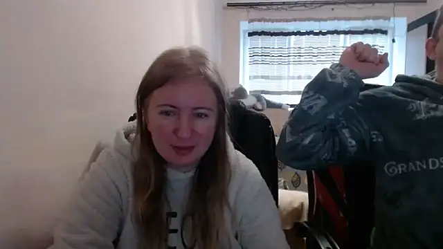 PeterAndJen online show from February 5, 7:04 am