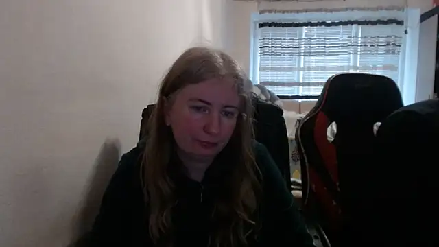 PeterAndJen online show from March 18, 6:20 pm