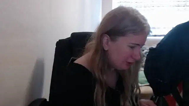 PeterAndJen online show from April 4, 5:47 am