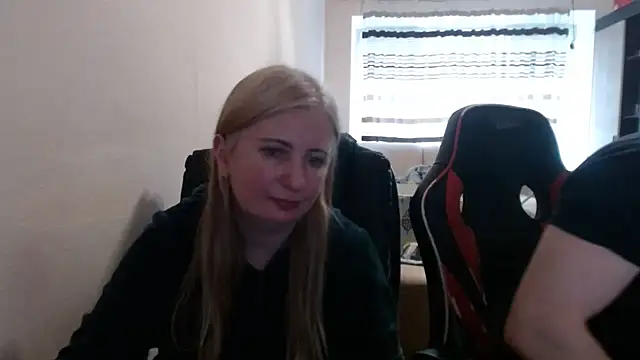 Snapshot of PeterAndJen chatting on April 23, 12:51 pm PeterAndJen online show from April 23, 12:51 pm