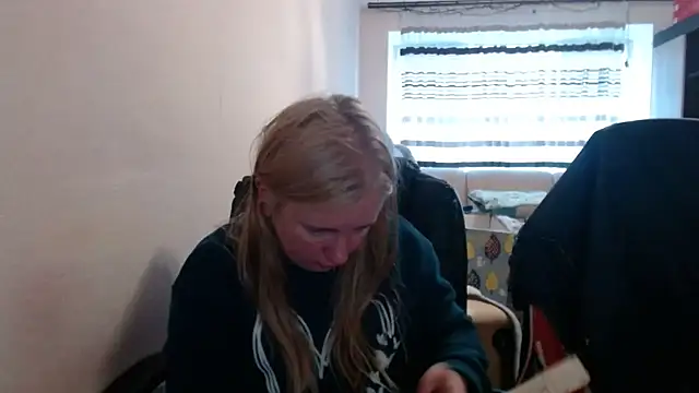 Snapshot of PeterAndJen chatting on April 27, 5:16 am PeterAndJen online show from April 27, 5:16 am