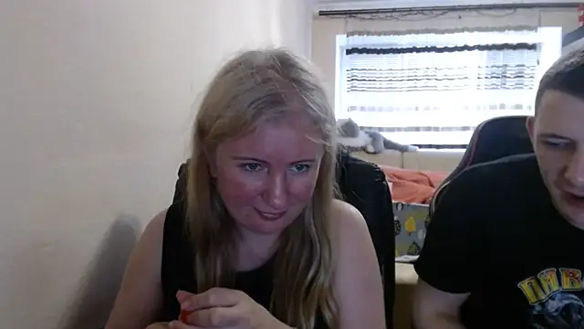 Snapshot of PeterAndJen chatting on June 12, 5:21 pm PeterAndJen online show from June 12, 5:21 pm