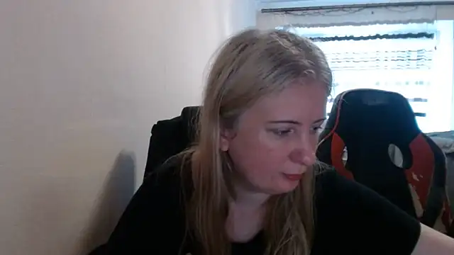 Snapshot of PeterAndJen chatting on June 21, 6:08 am PeterAndJen online show from June 21, 6:08 am
