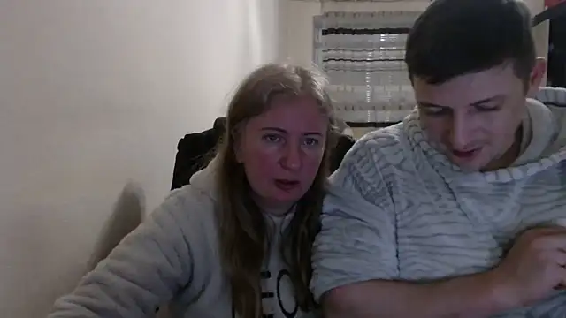 PeterAndJen online show from March 12, 6:23 pm