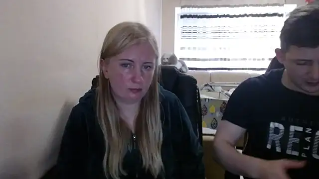 Snapshot of PeterAndJen chatting on April 24, 4:53 pm PeterAndJen online show from April 24, 4:53 pm